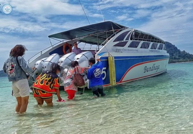 Island-hopping boat transfer
