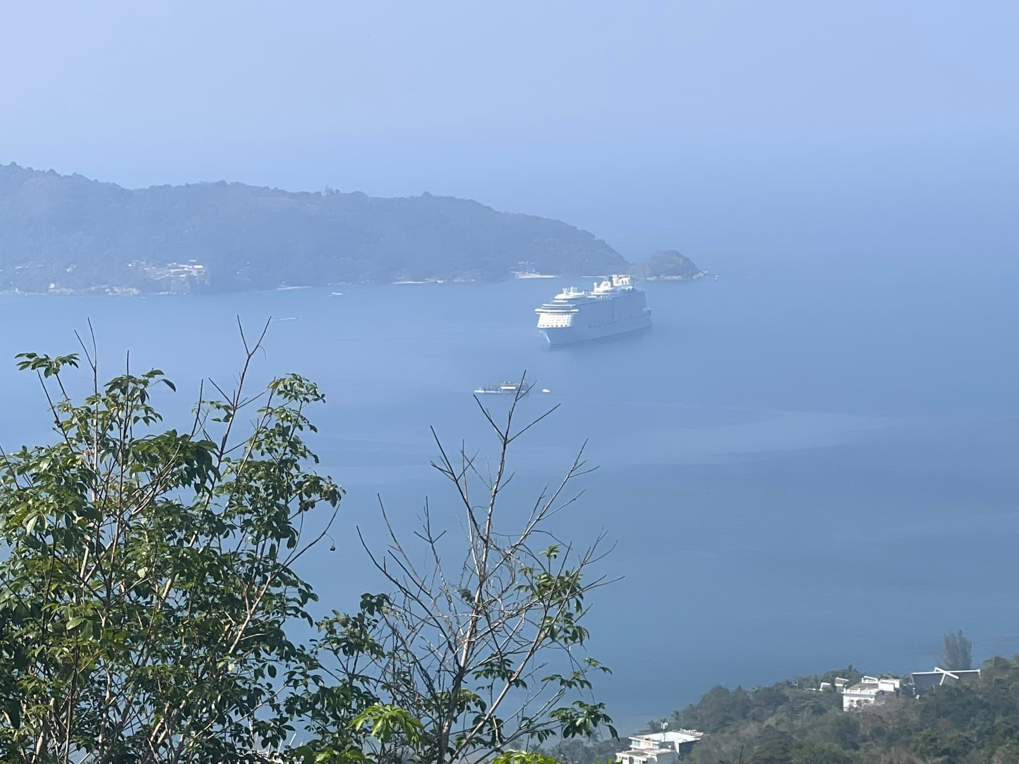 Patong Beach, Cruiseship